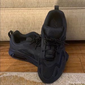 black nike air max shoes
